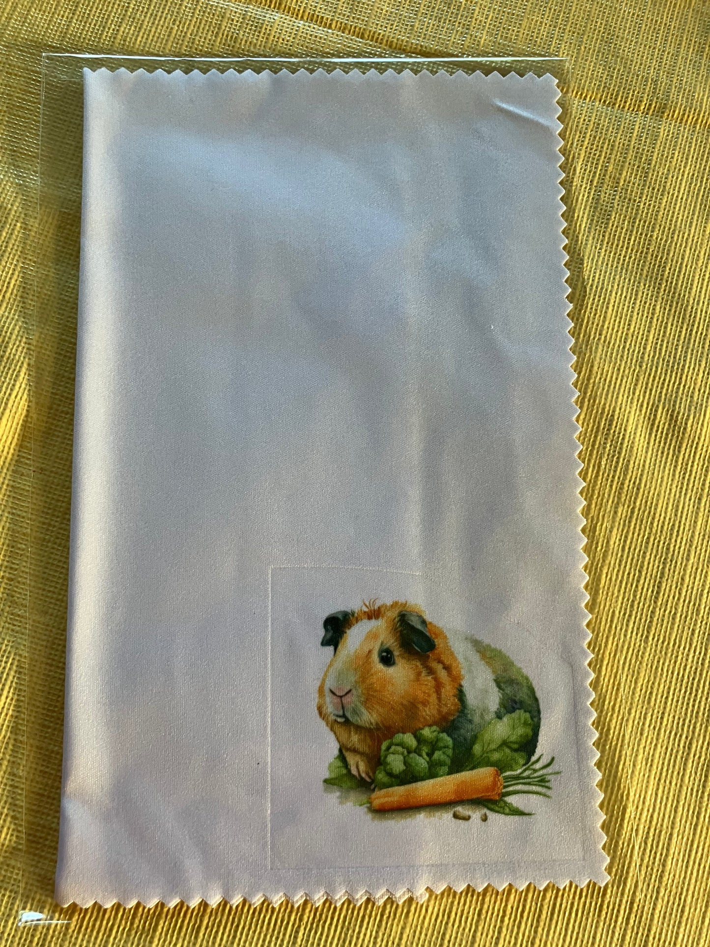 Brillendoekje ~ cavia met wortel